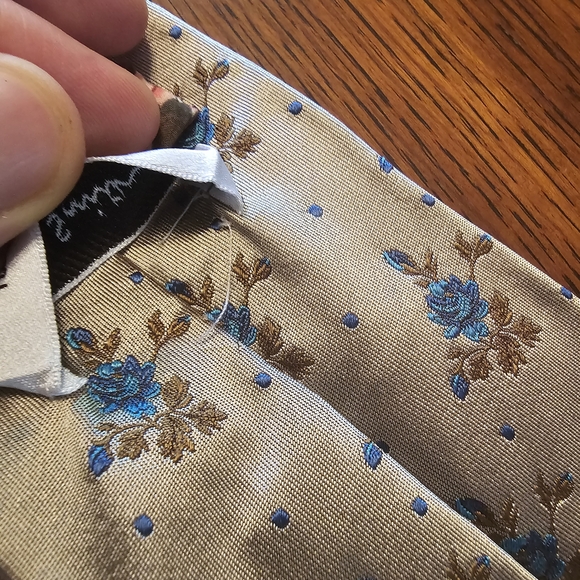 Paul Smith Floral Blue Roses Silver Background Men's Silk Tie Made In Italy - Picture 7 of 7